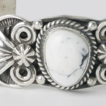 ホワイトバッファロー White Buffalo | American Indian Jewelry